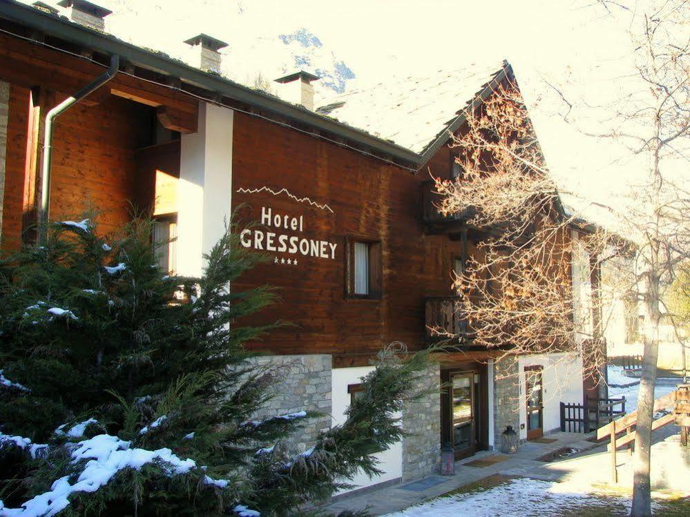 Готель Gressoney Екстер'єр фото